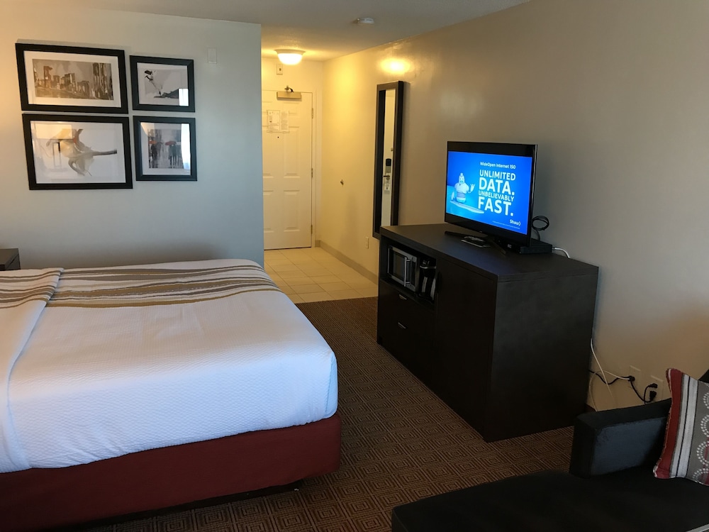 Deluxe Room, 1 King Bed, Non Smoking, Mountain View (Deluxe Executive Room) - Photo 7