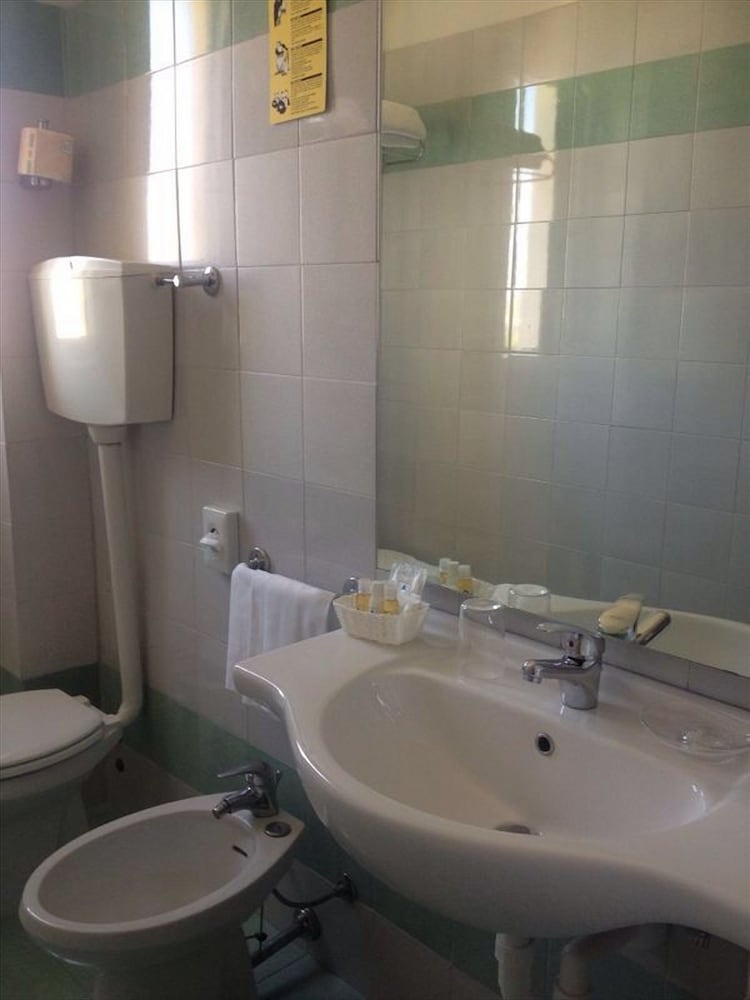 Classic Double Room - Photo 5