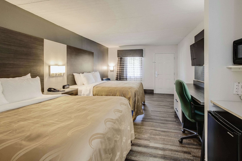 Standard Room, 2 Queen Beds, Smoking - Photo 3