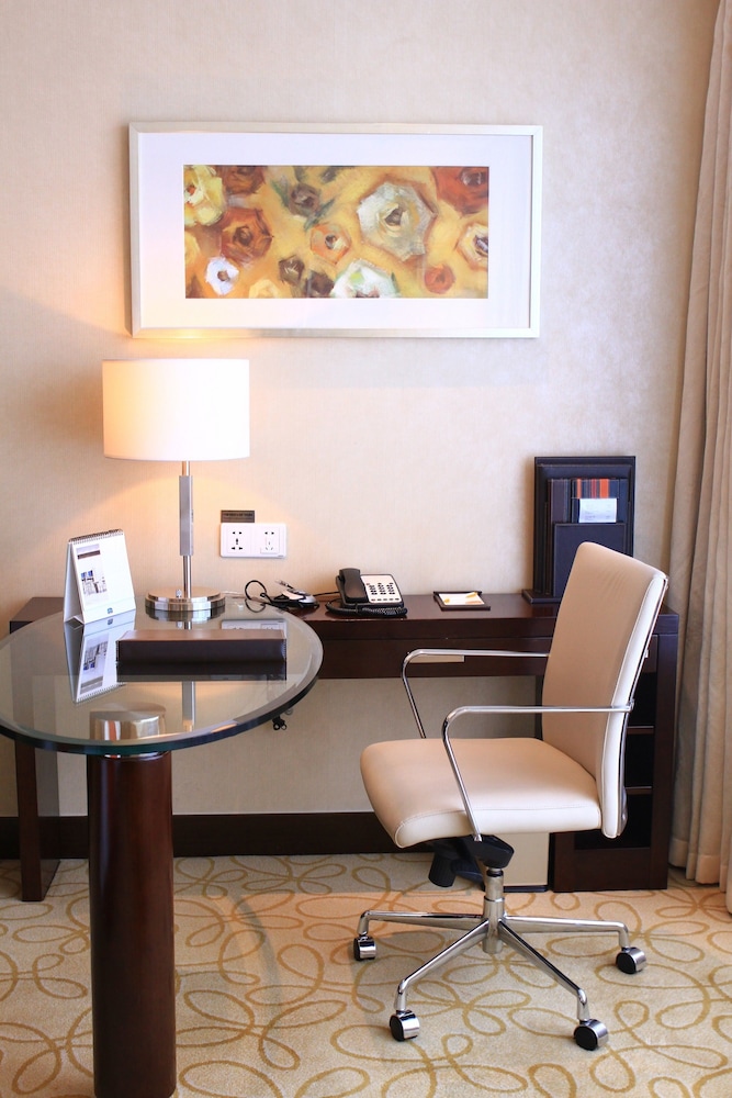 Premier Twin Room, 2 Double Beds, City View - Photo 5