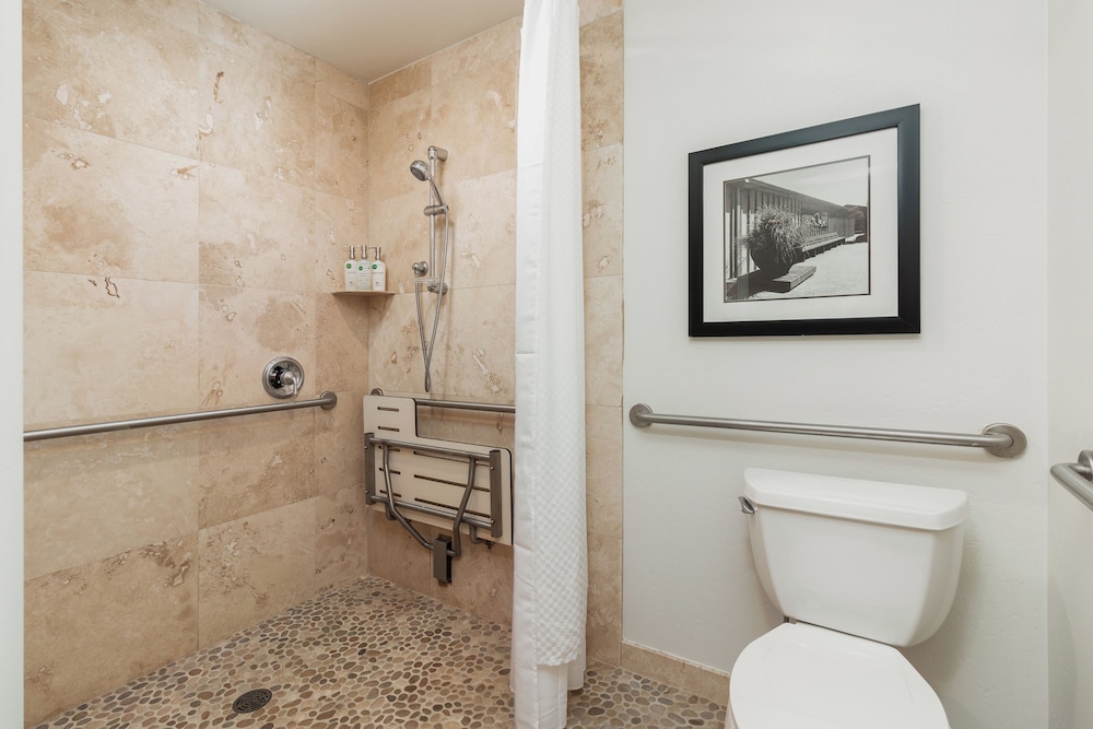 Room, 2 Queen Beds, Accessible - Photo 4