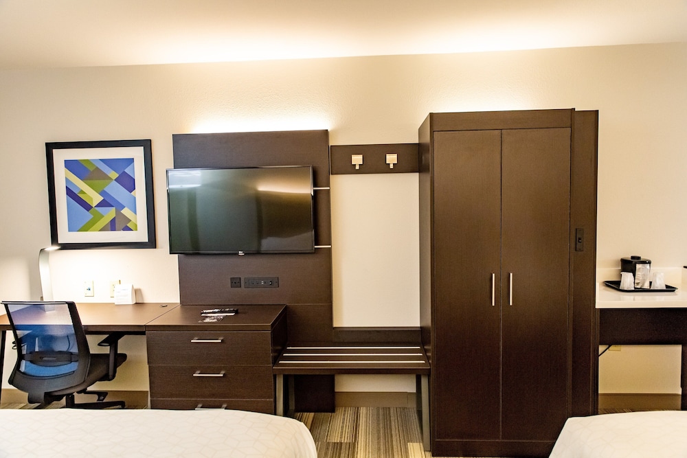 Standard Room, 2 Queen Beds, Accessible (Communications) - Photo 7
