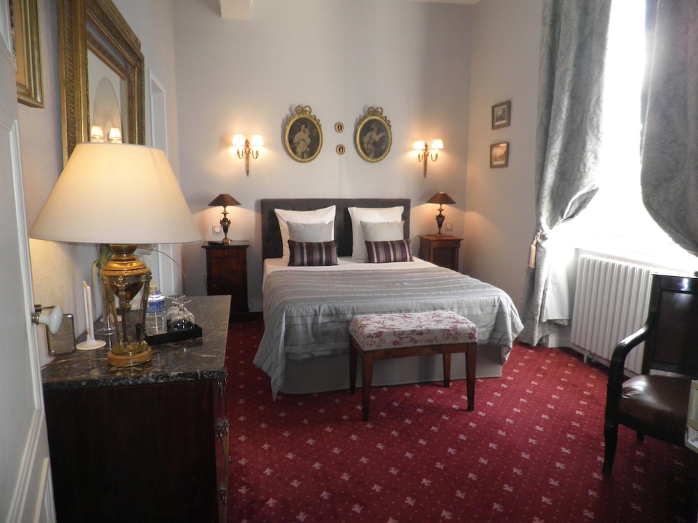 Deluxe Double Room (Rose)