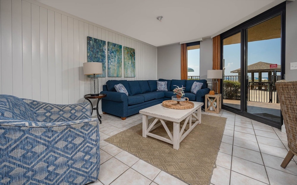 Condo, 3 Bedrooms