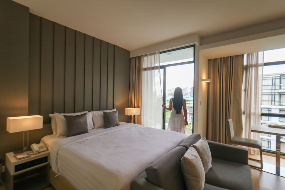Deluxe Room, Pool View - Photo 5