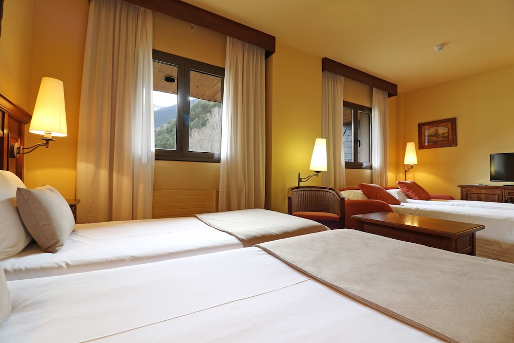 Superior Room (4 adults) - Photo 1