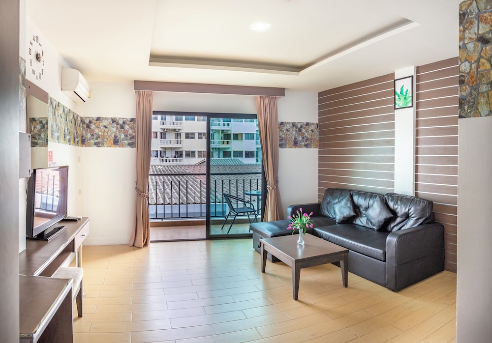 Deluxe Suite, Pool View