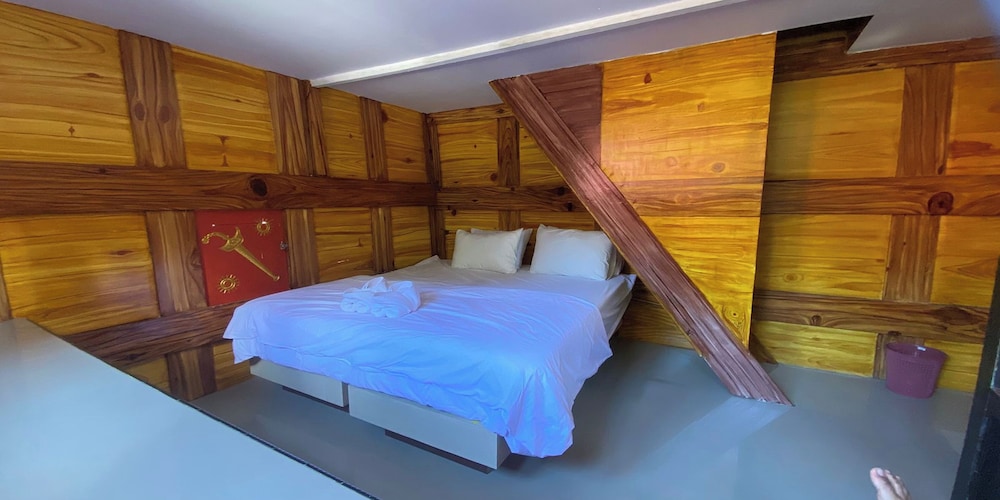 TONGKONAN SUITE
