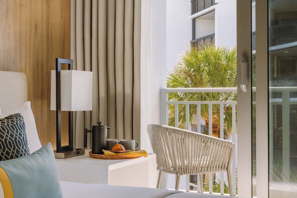 Room, 1 Queen Bed, Balcony - Photo 4