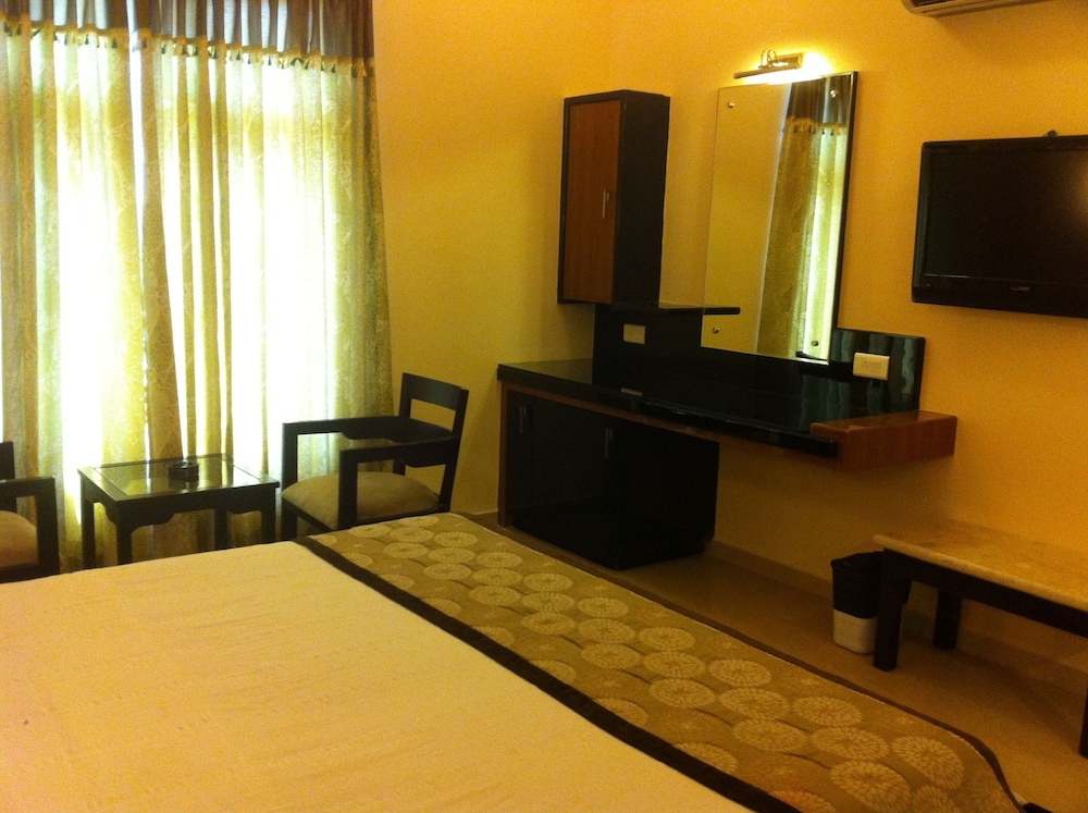 Premium Room, 1 Bedroom, Refrigerator photo 2
