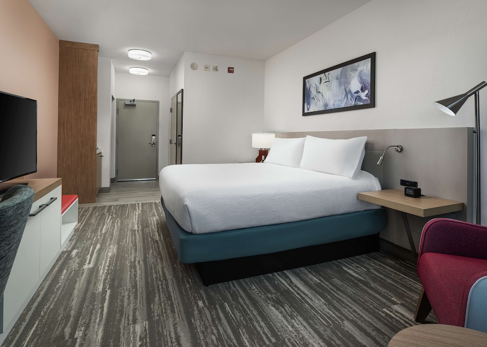 Deluxe Room, 1 King Bed, Accessible, Bathtub (Mobility & Hearing)