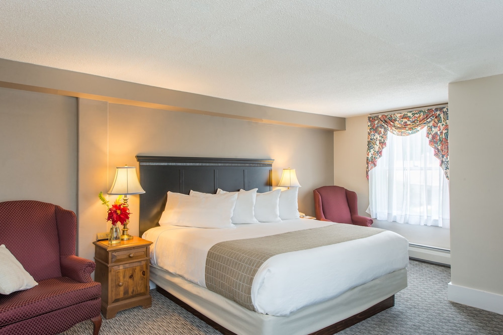 Suite, 1 King Bed with Sofa bed, Mountain View - Photo 1