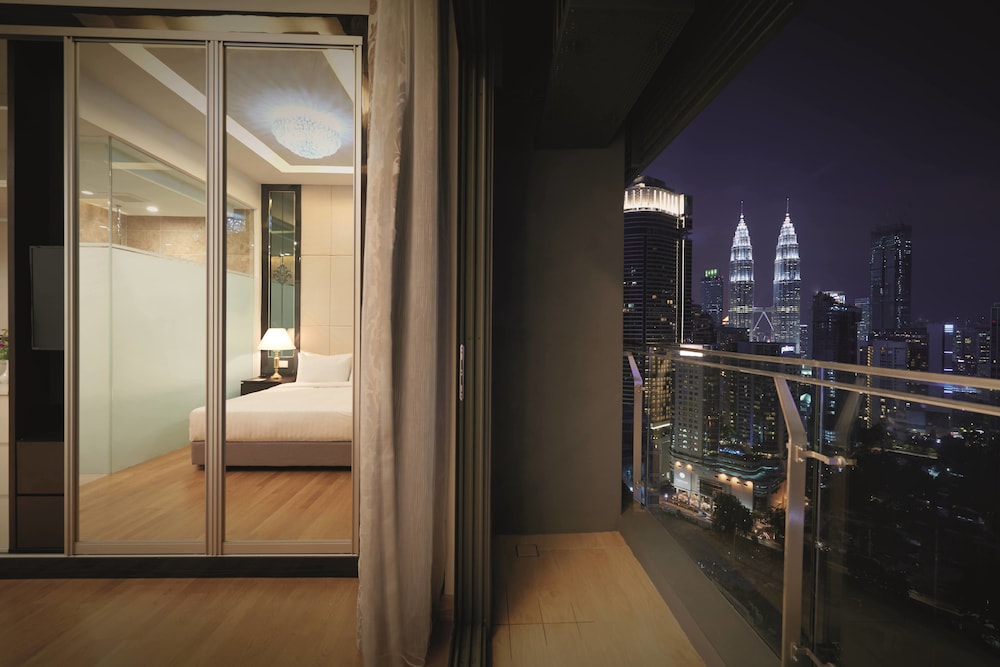 Two Bedroom Premier Suite Queen+ Single @ Residences photo 1