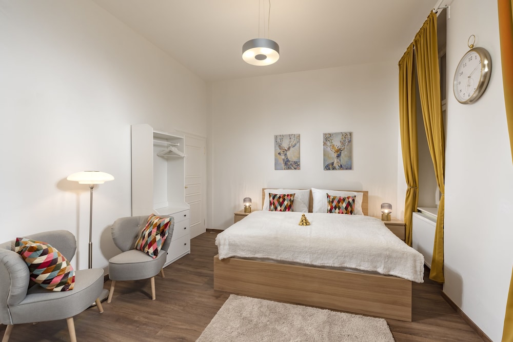 Deluxe Apartment, Courtyard View (25)