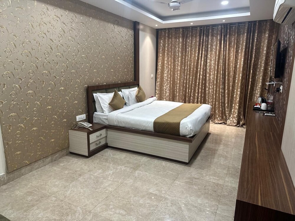 Deluxe Room - Photo 8