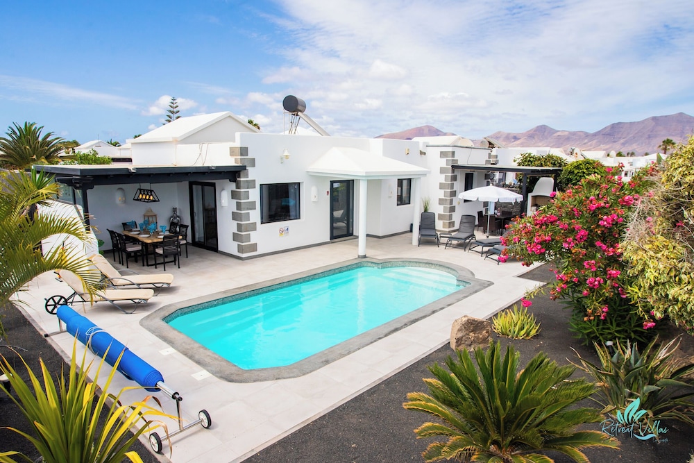 Villa photo 2