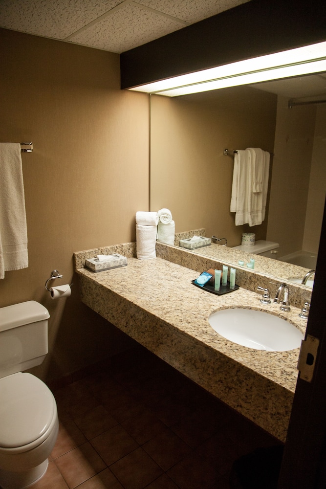 Room, Pool View, Balcony, 2 Queen Beds - Photo 5