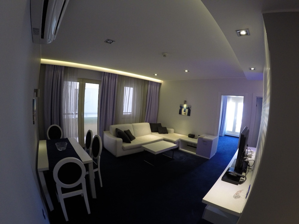Luxury Apartment, City View