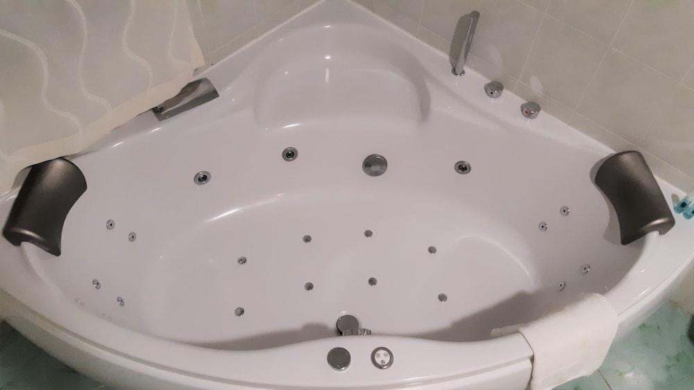 Junior Studio Suite, Jetted Tub photo 2