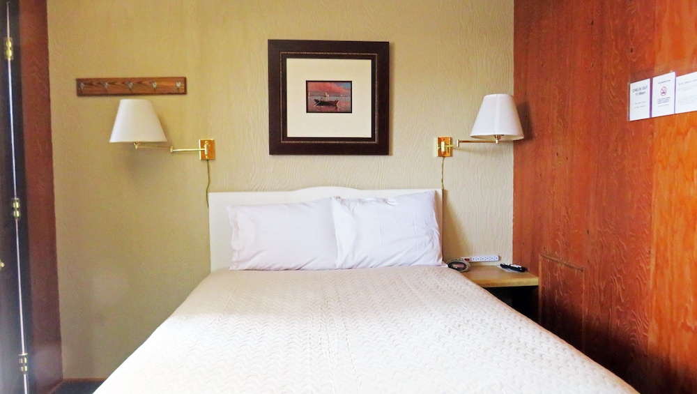 Standard Room, 1 Double Bed, Non Smoking, Refrigerator & Microwave - Photo 2