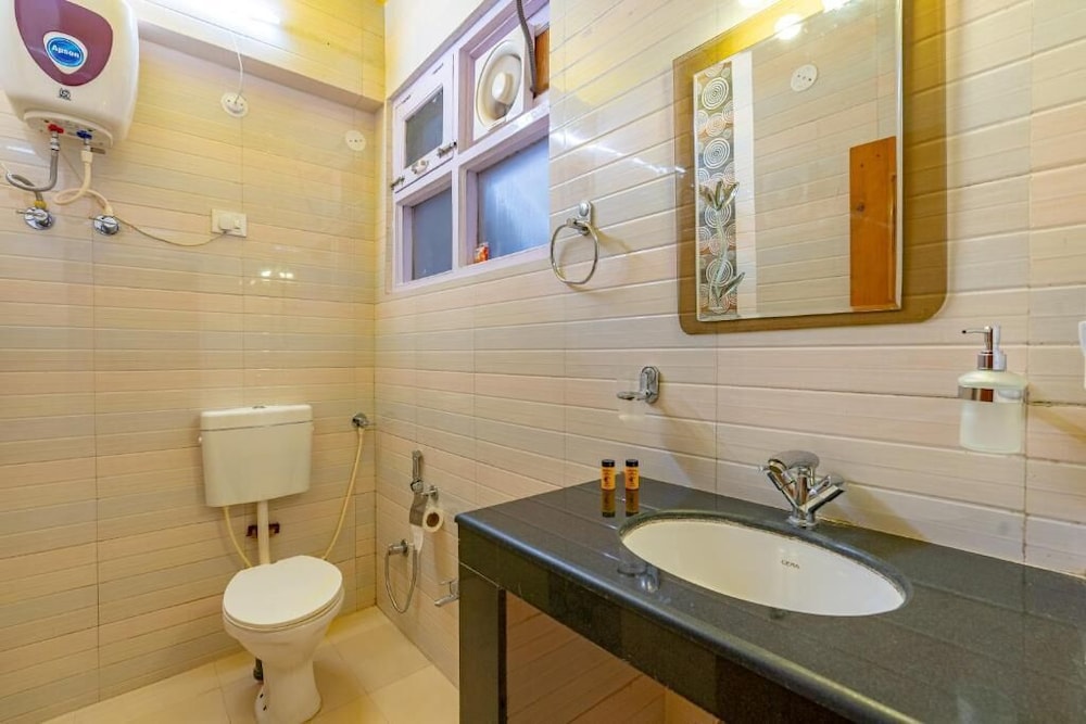 Superior Double Room with Balcony and Mountain View photo 2