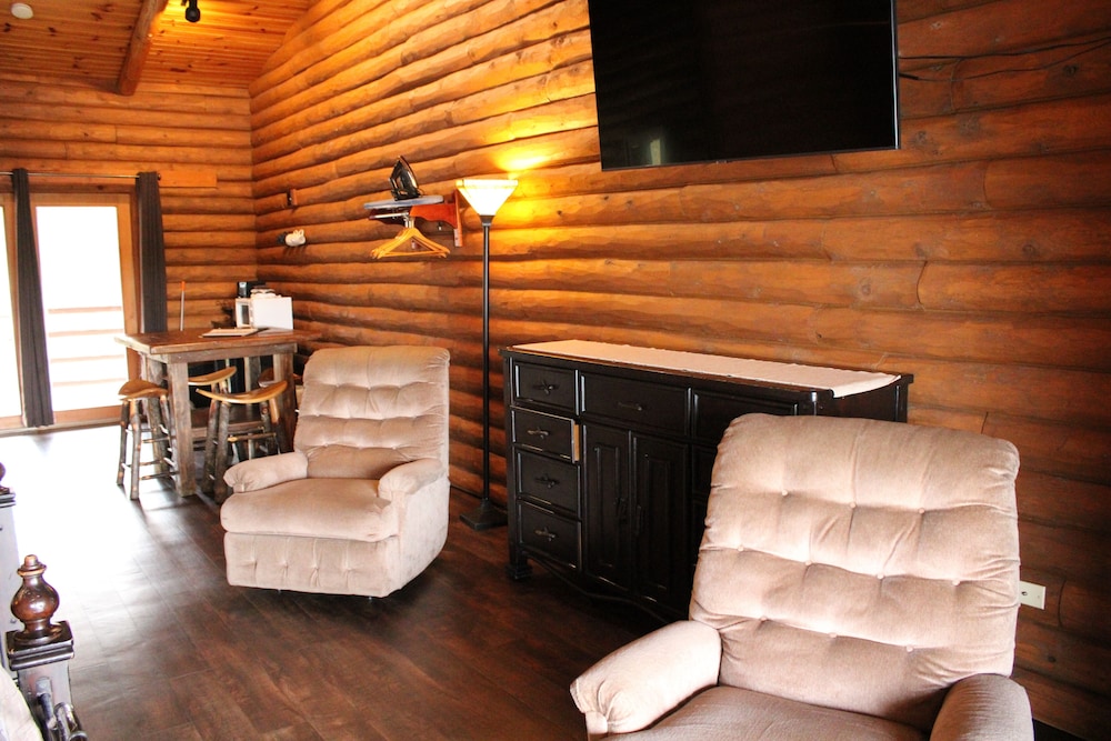 Riverview Lodge Room (4 person) photo 3