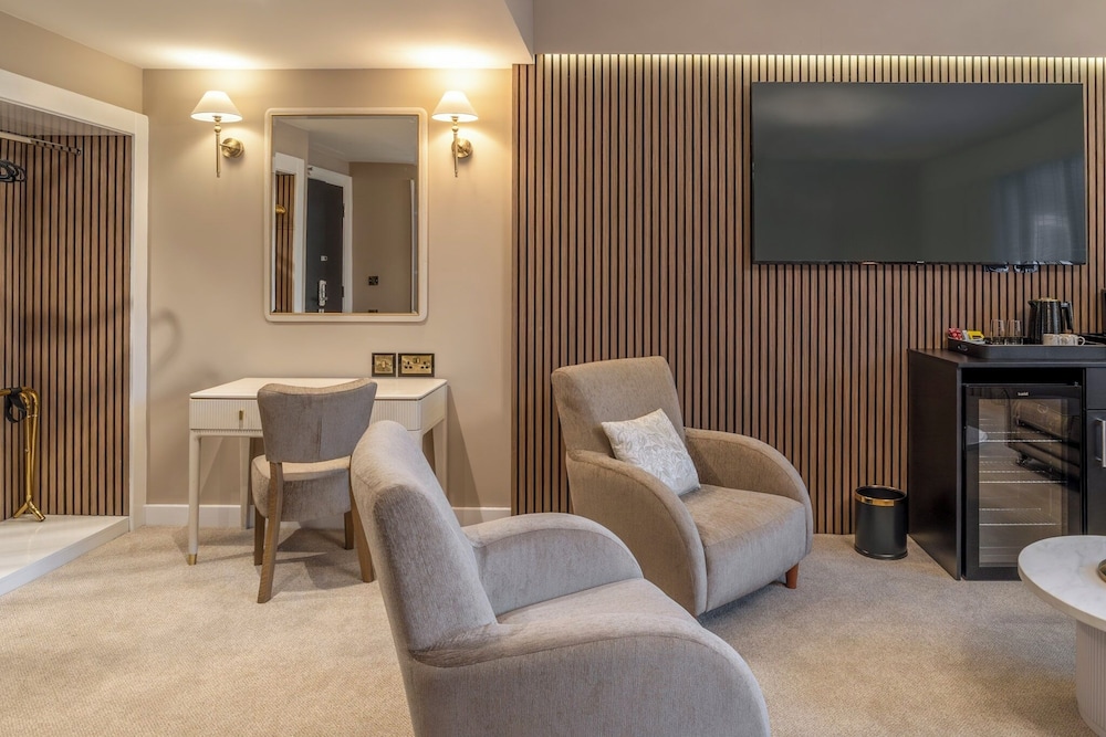 Suite - Photo 8