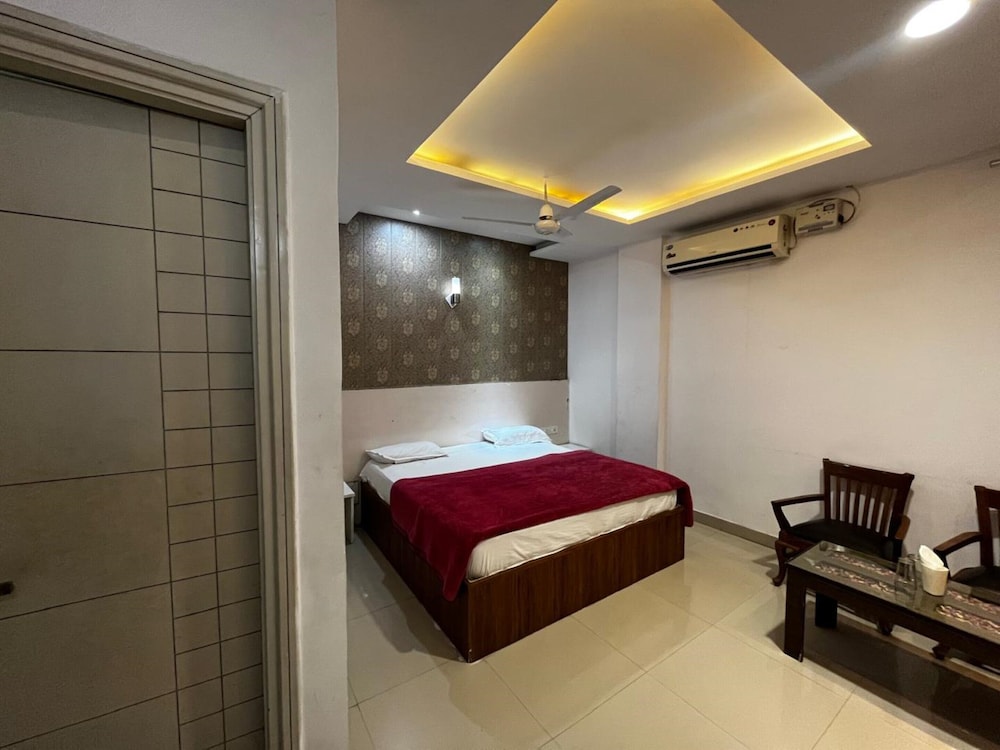 Royal Room photo 1