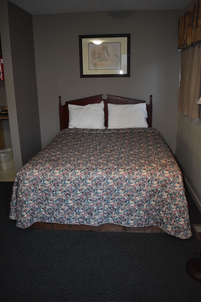 Standard Room, 1 Queen Bed photo 2