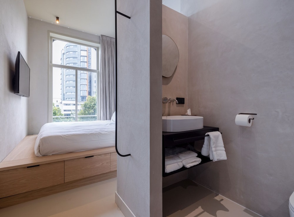 Petite Room