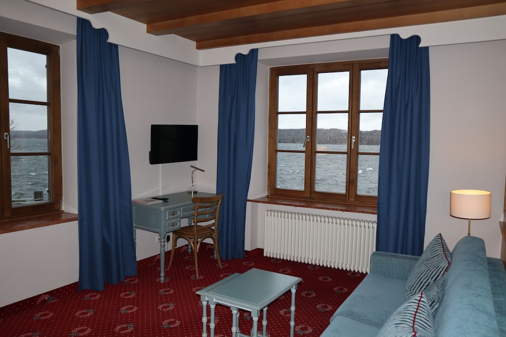Traditional Suite, 1 King Bed With Sofa Bed, Non Smoking, Lake View