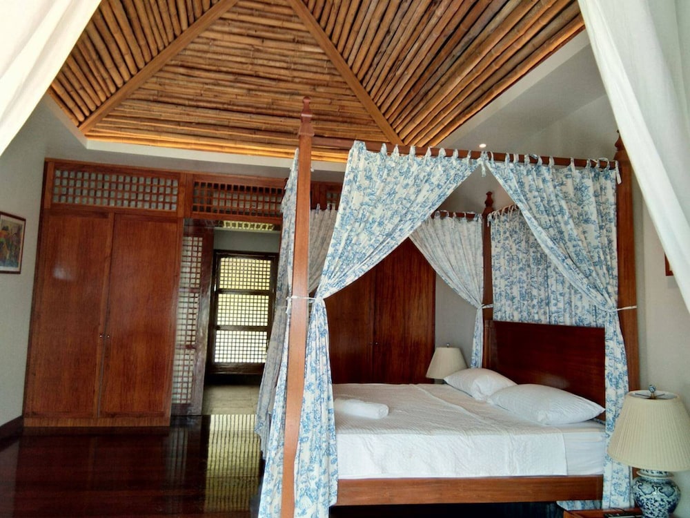 Villa photo 1