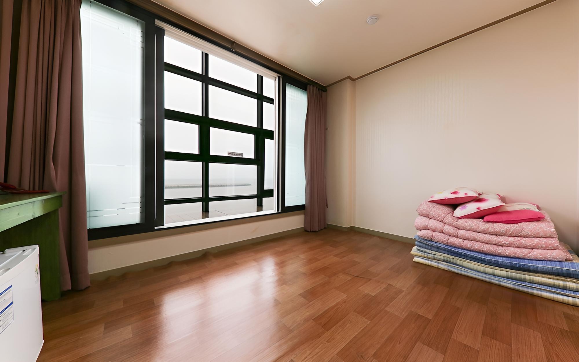 Room (Ondol (Ocean View)) photo 1