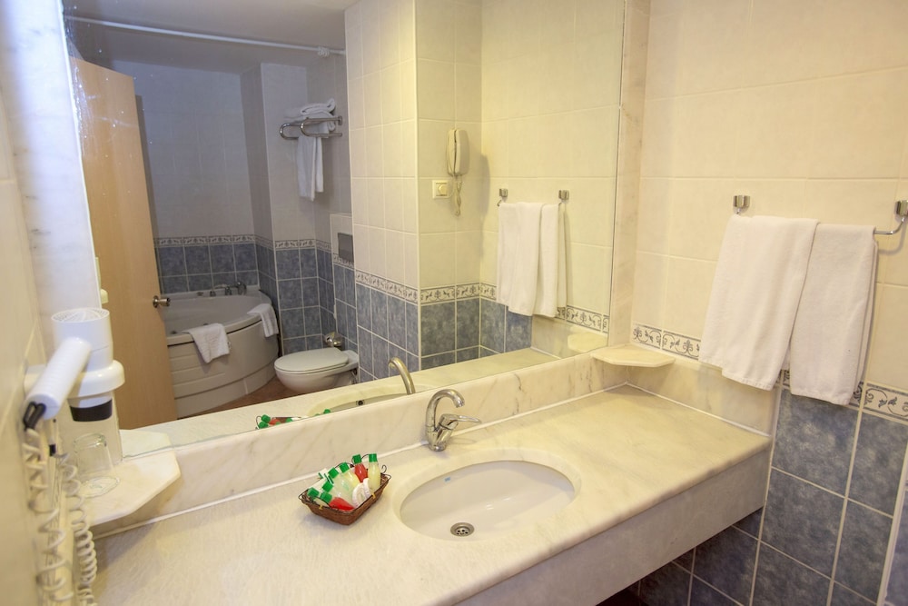 Standard Room, 1 Double Bed, Non Smoking, Garden View - Photo 2