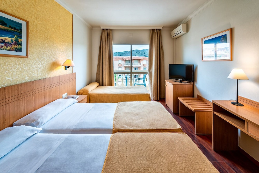 Triple Room (3 adults) - Photo 1