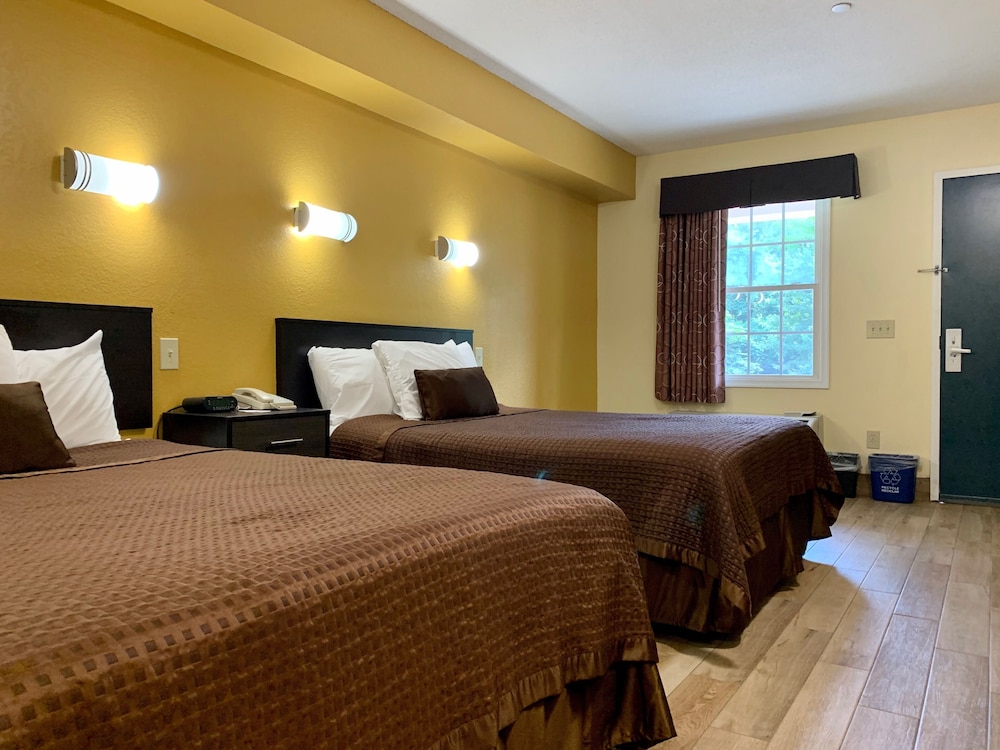 Room, 2 Double Beds - Photo 1
