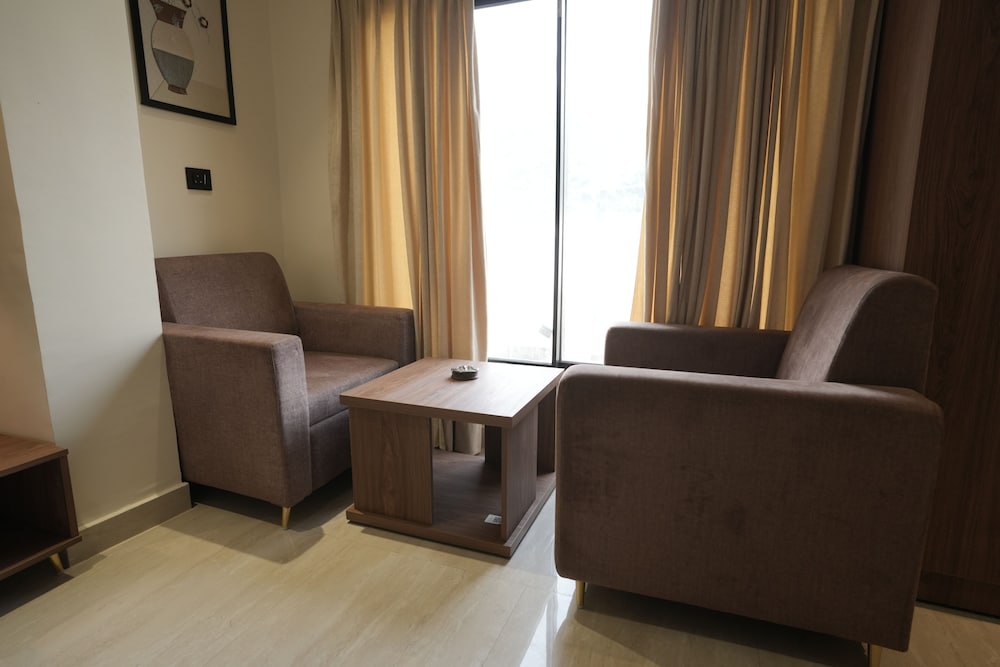 Deluxe Double Room, City View photo 3