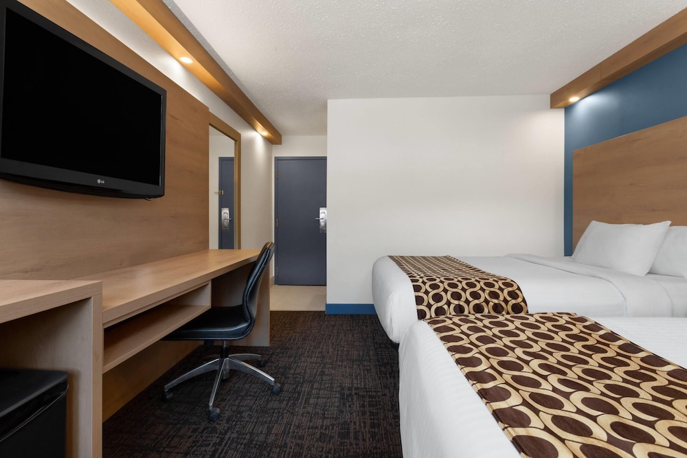 Room, 2 Queen Beds, Non Smoking (Pet-Friendly) photo 2
