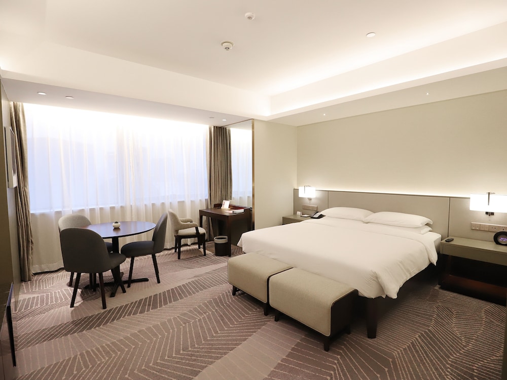 King Bed Deluxe - Photo 4