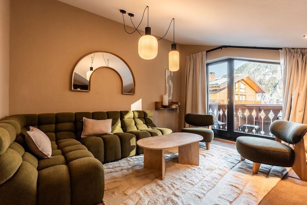 King Suite with Balcony photo 1
