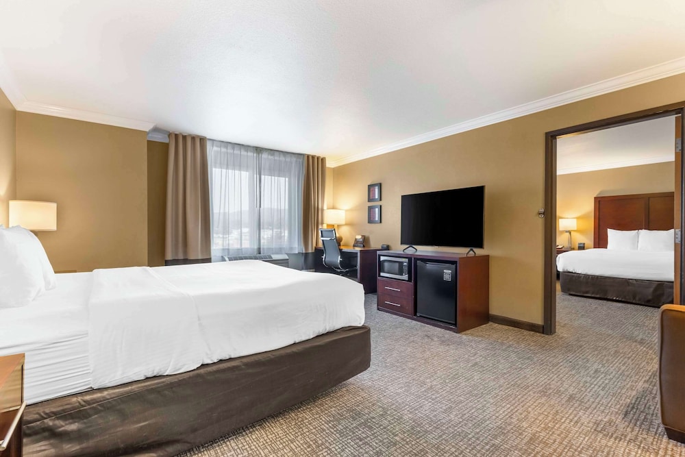 Suite, Multiple Beds, Accessible, Non Smoking photo 2