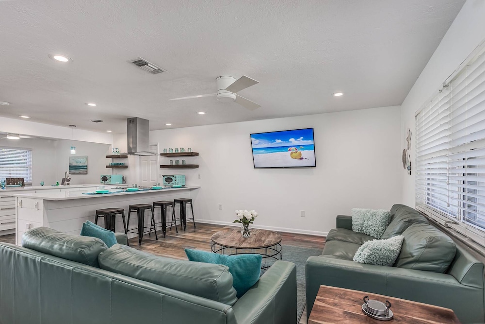 House (Arlington Park Beautifully Renovated )