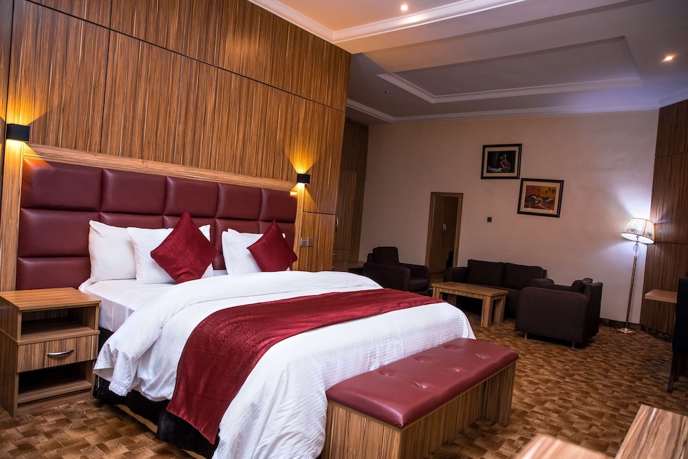 Suite, 1 King Bed, Non Smoking, Balcony (Living Room) - Photo 2