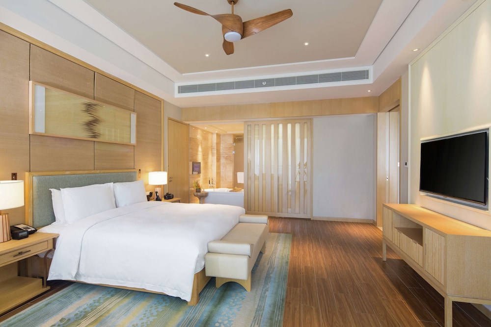 Deluxe Suite, Lake View photo 1