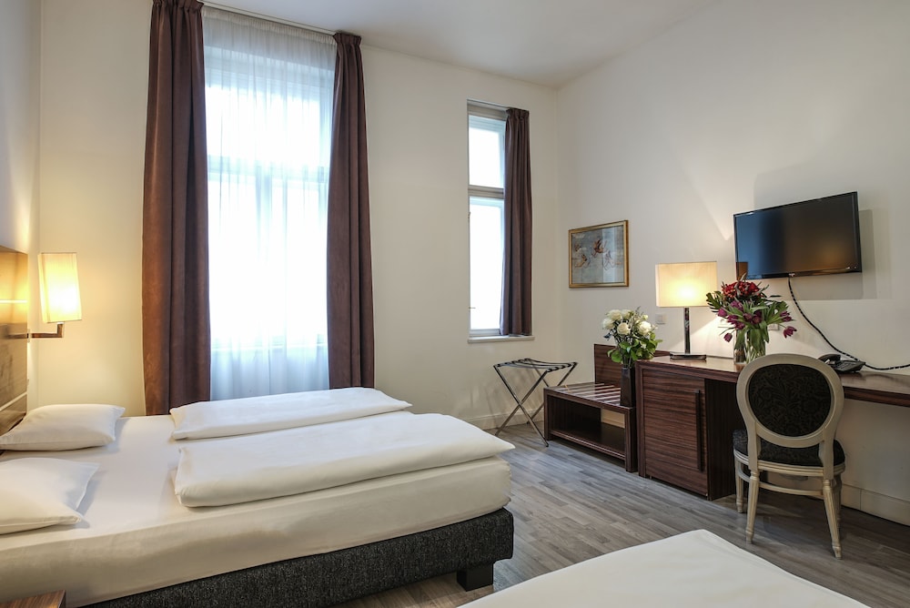 Triple Room - Photo 2