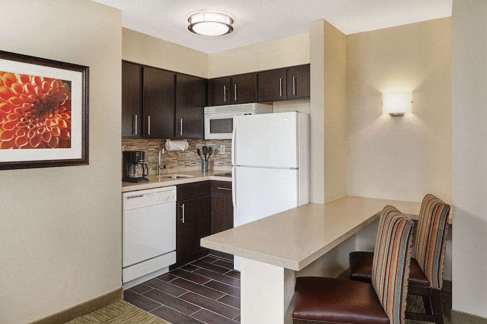 Suite, 1 Bedroom, Kitchen - Photo 2
