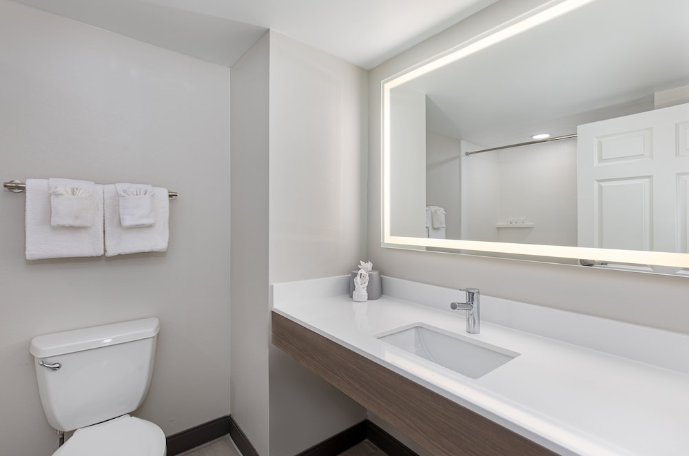 Suite, 2 Bedrooms - Photo 11