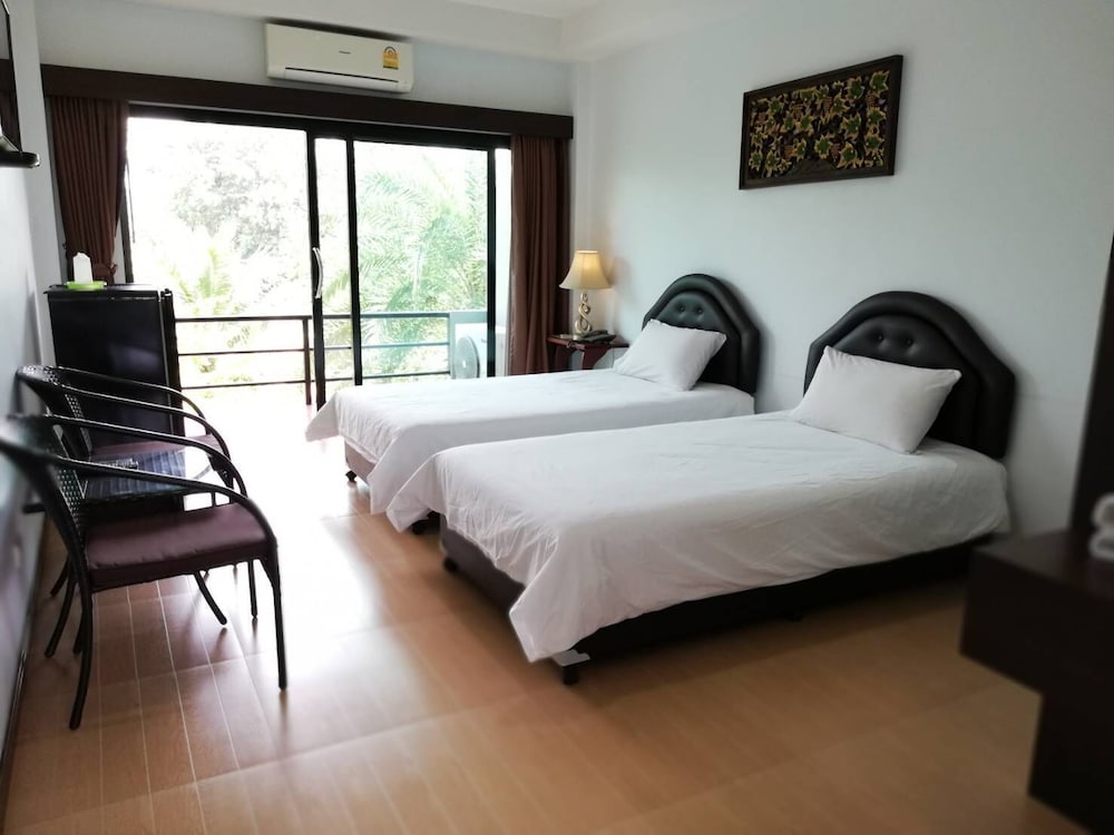 Basic Twin Room, 1 Bedroom, Non Smoking, Poolside