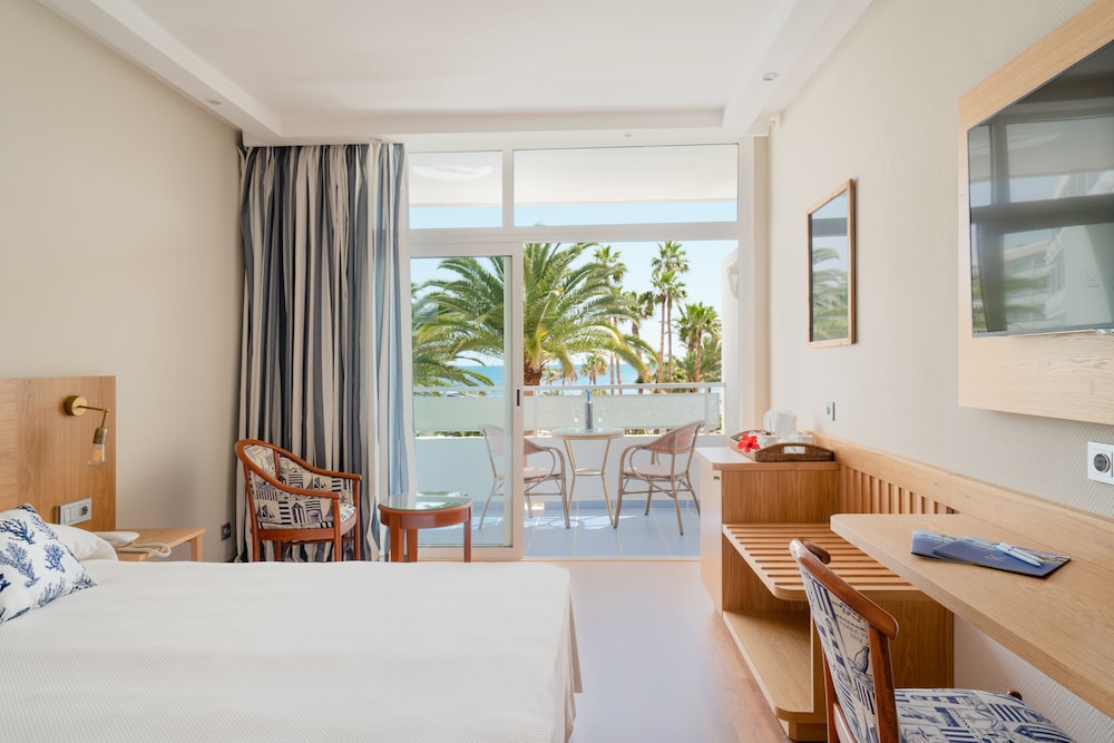 Premium Room, Sea View (2 adults) - Photo 2