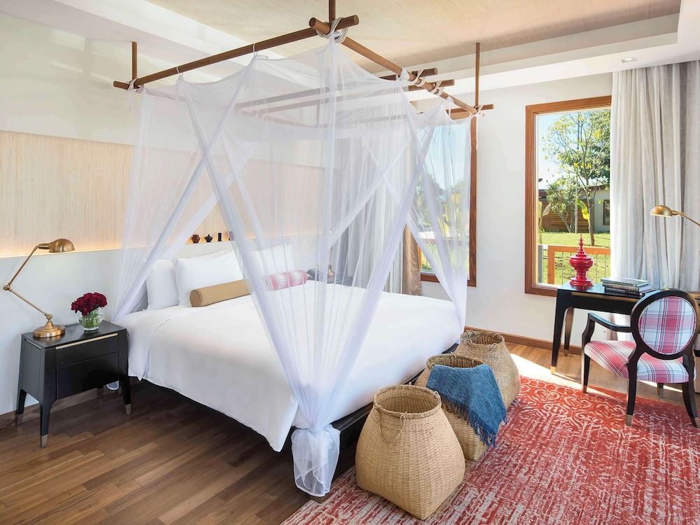 Luxury Room, 1 King Bed, Garden View photo 3